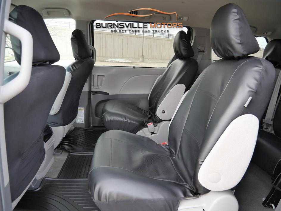 Used 2015 Toyota Sienna LE AWD/4WD image 11