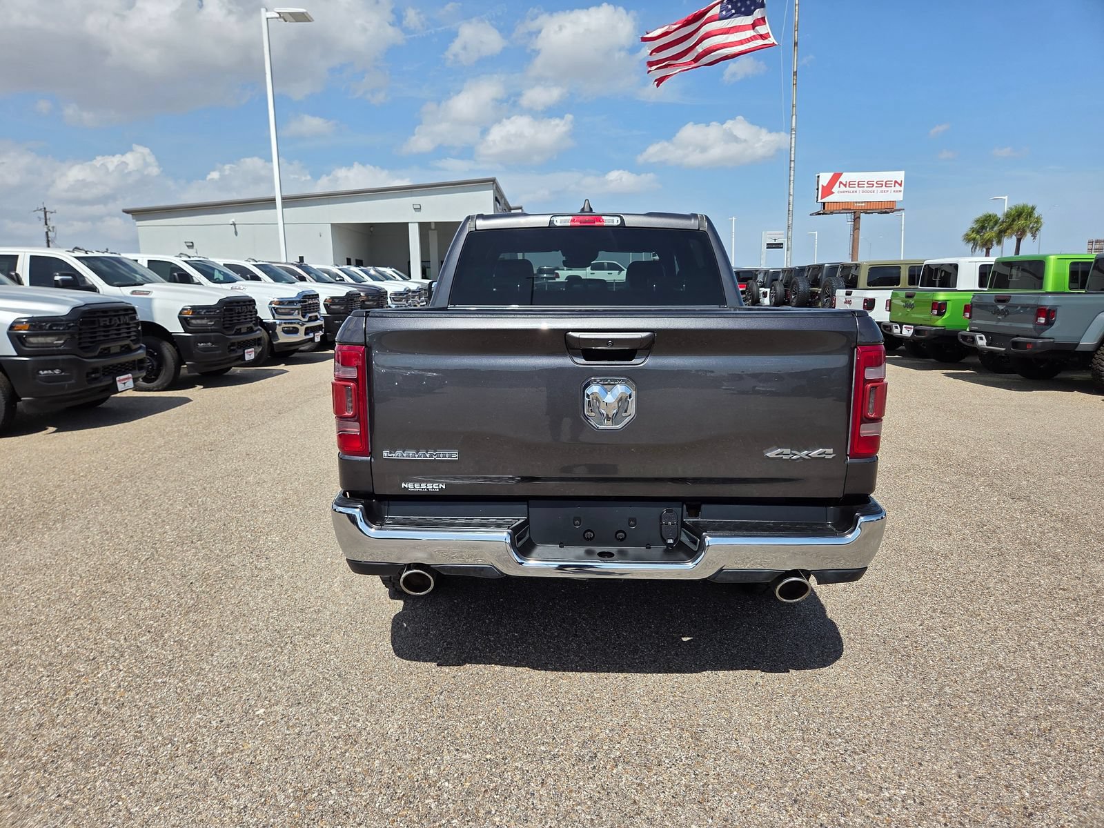 Used 2024 RAM 1500 Laramie AWD/4WD image 8