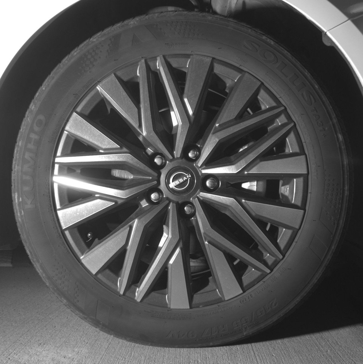 Used 2025 Nissan Altima 2.5 SV FWD image 13