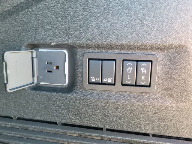 Used 2024 Chevrolet Suburban Premier w/ Premium Package image 11