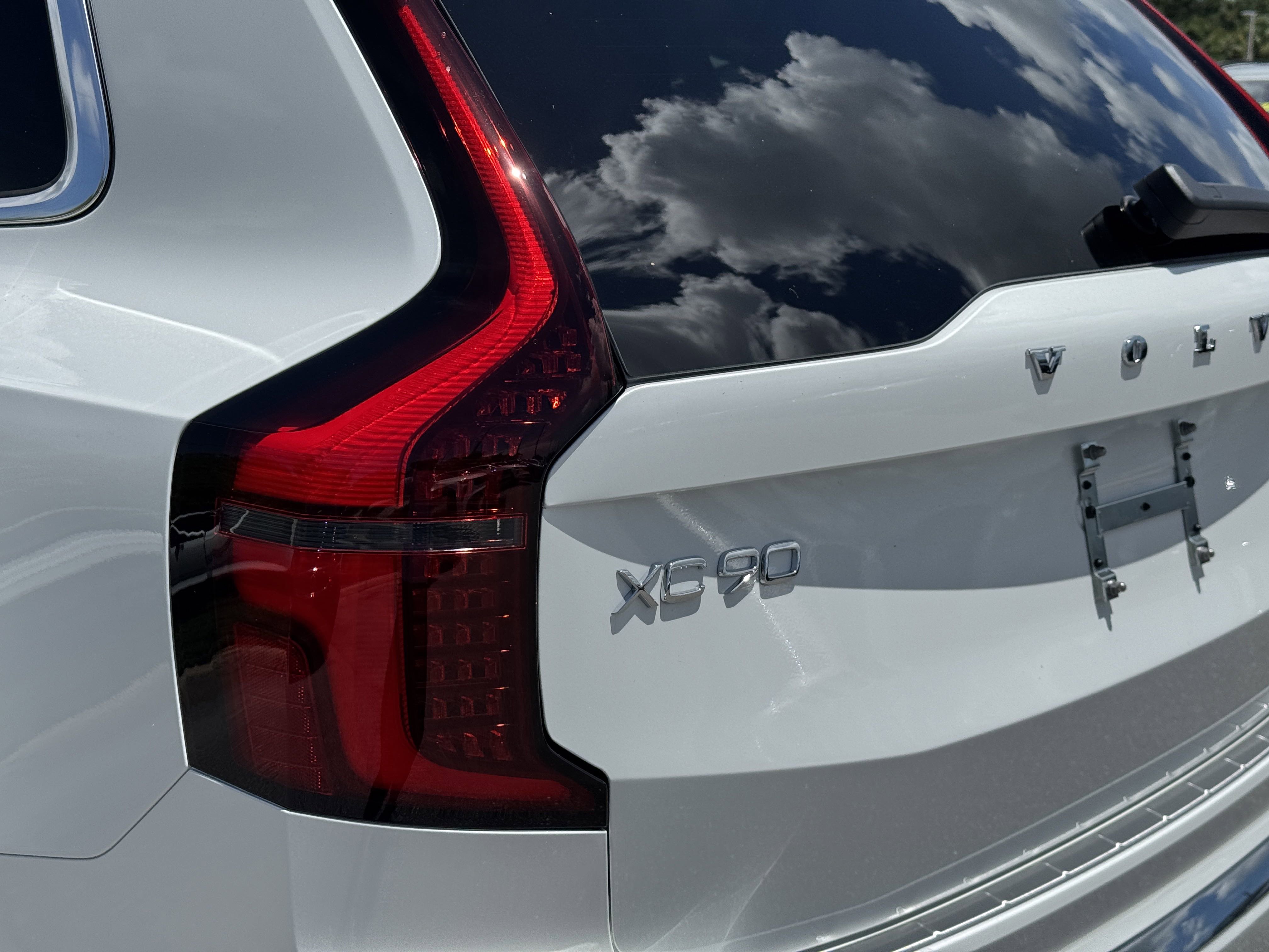 New 2026 Volvo XC90 B6 Plus w/ Protection Package Premier image 9