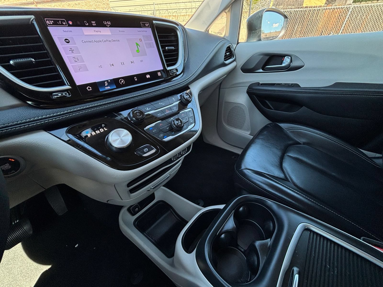 Used 2023 Chrysler Pacifica Touring-L FWD image 37