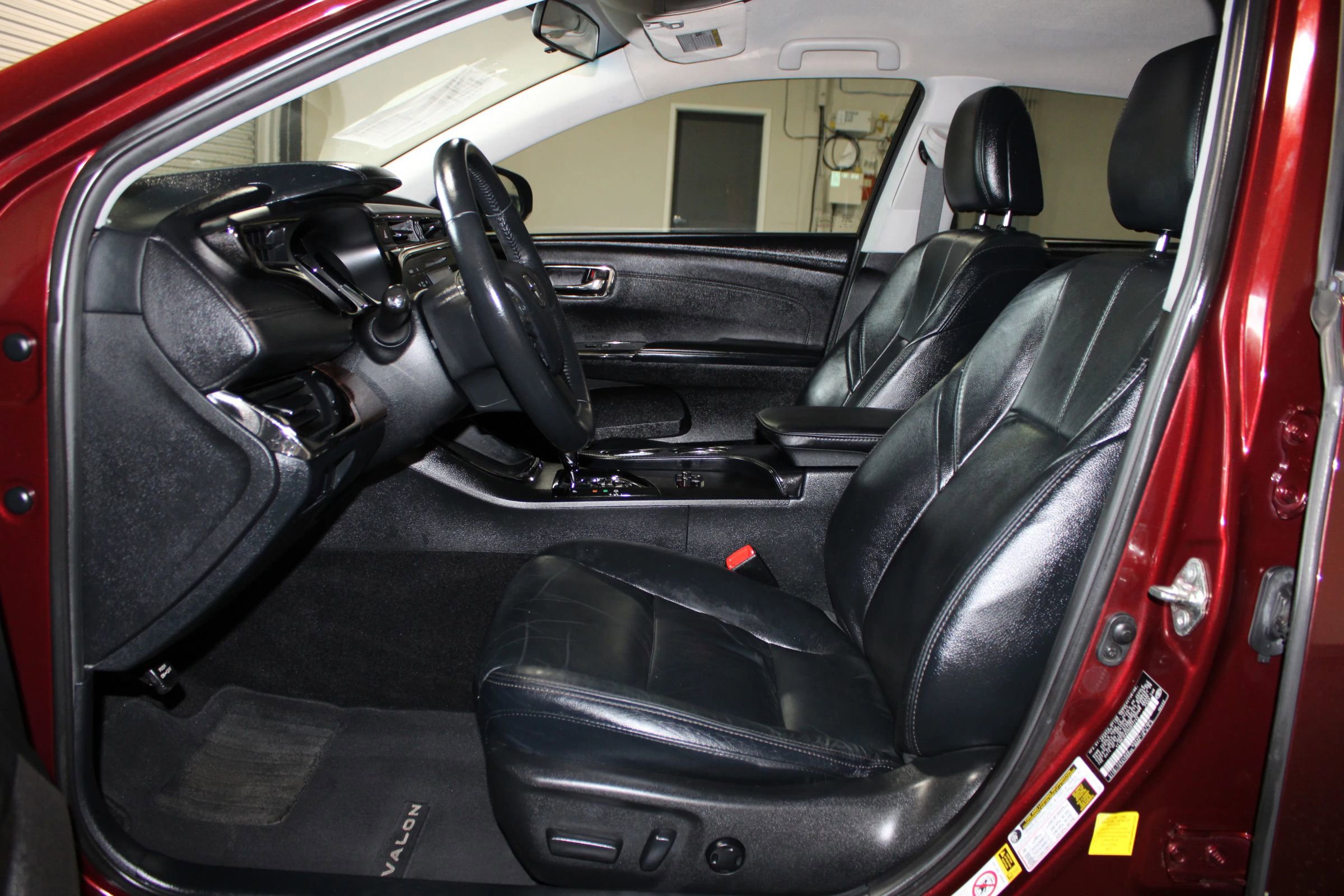 Used 2013 Toyota Avalon XLE FWD image 10