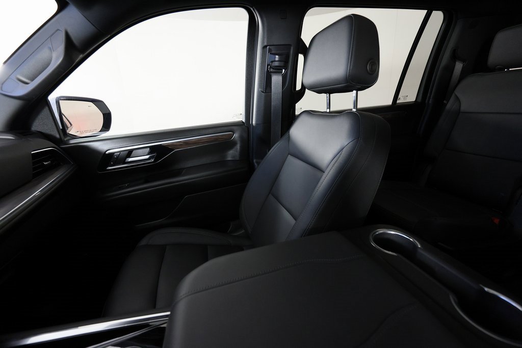 Used 2025 Chevrolet Suburban Z71 w/ Comfort Package image 43