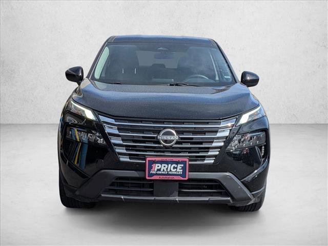 Used 2025 Nissan Rogue SV image 2