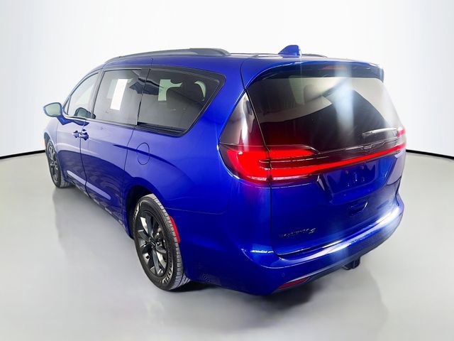 Used 2021 Chrysler Pacifica Touring w/ Uconnect Theater Family Group FWD image 6