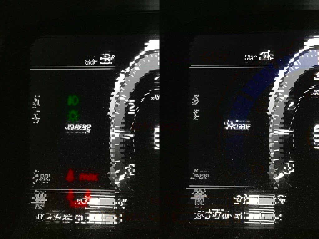 Used 2024 Toyota Tundra Limited w/ Power Package image 16