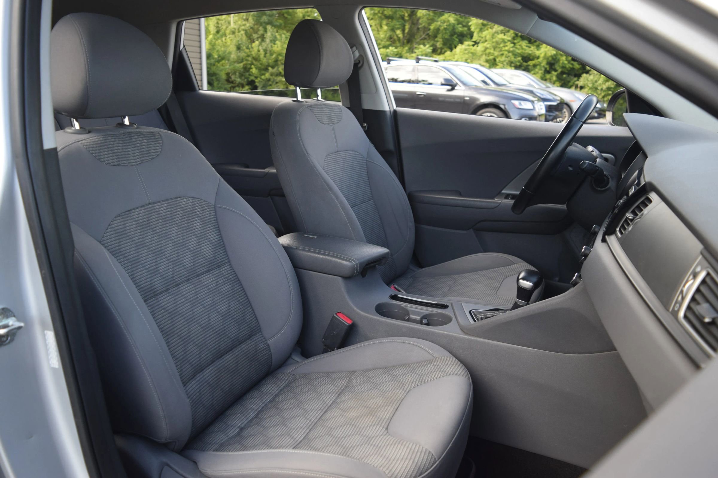 Used 2017 Kia Niro LX FWD image 8