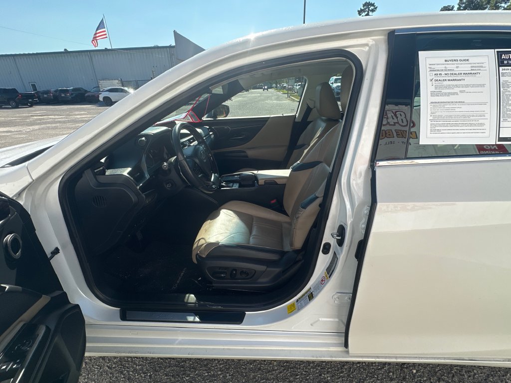 Used 2019 Lexus ES 350 Ultra Luxury w/ Accessory Package 2 FWD image 11