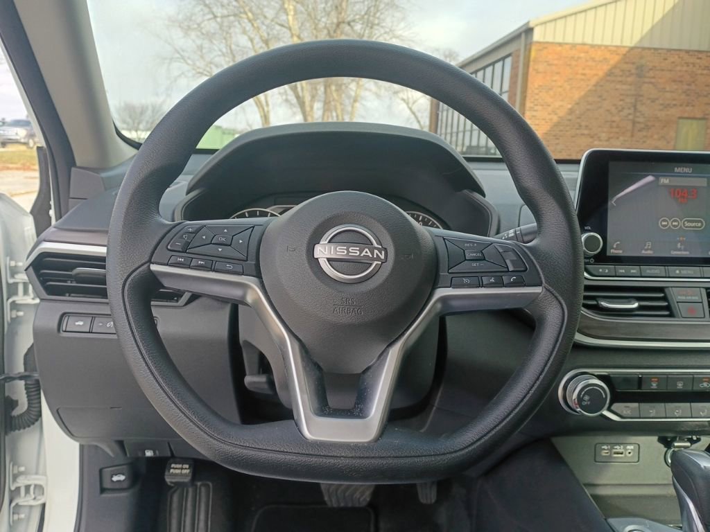 Used 2024 Nissan Altima 2.5 SV image 21
