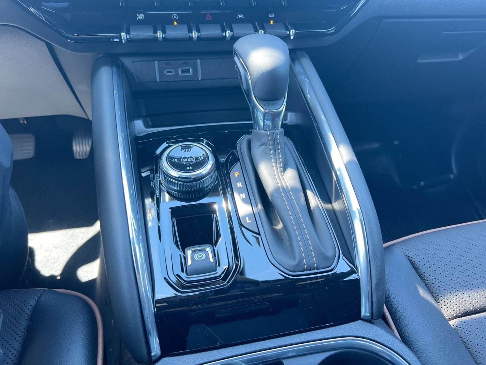 New 2026 GMC Canyon AT4 w/ Technology Plus Package image 18