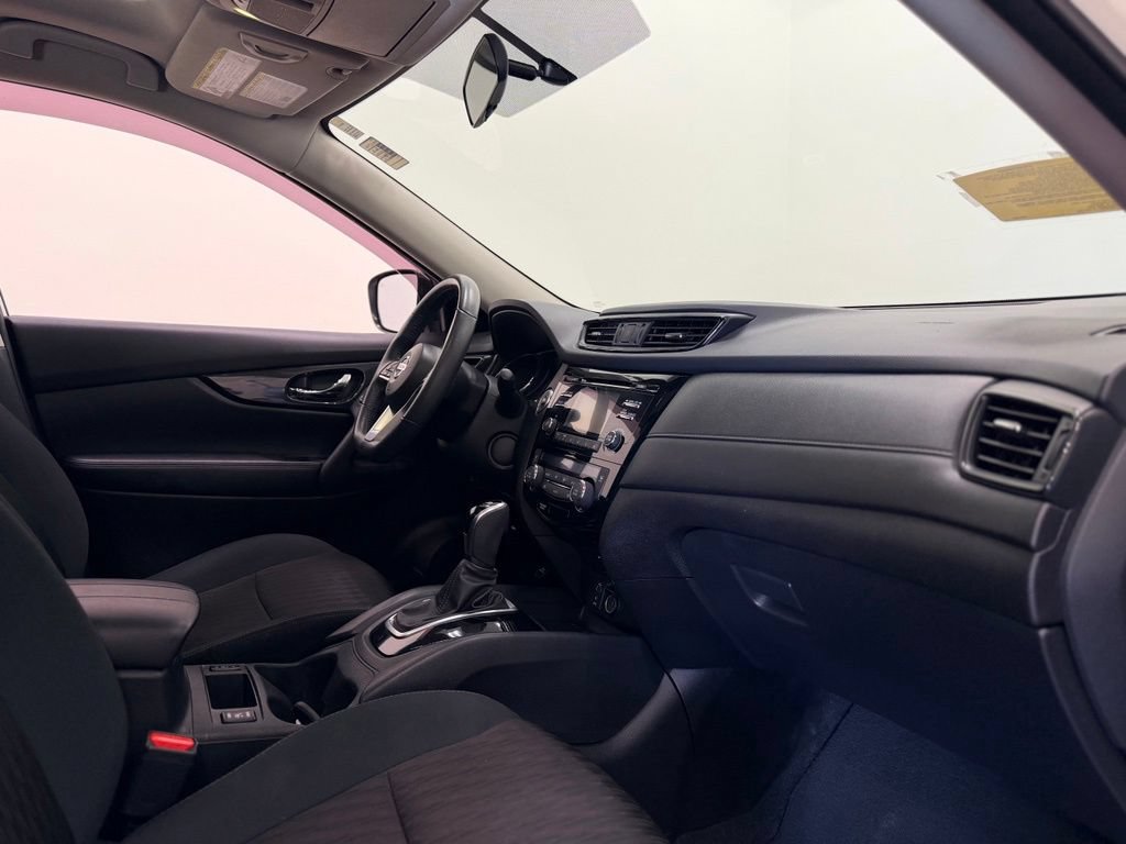 Used 2017 Nissan Rogue SV AWD/4WD image 17