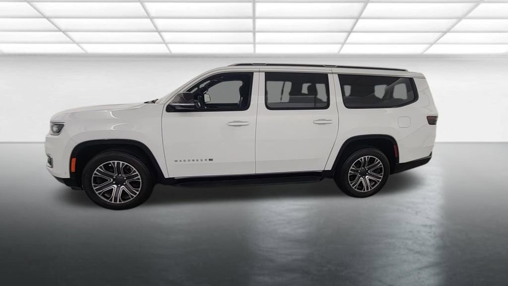 Used 2024 Jeep Wagoneer L Series II w/ Flexible Seating Group image 4