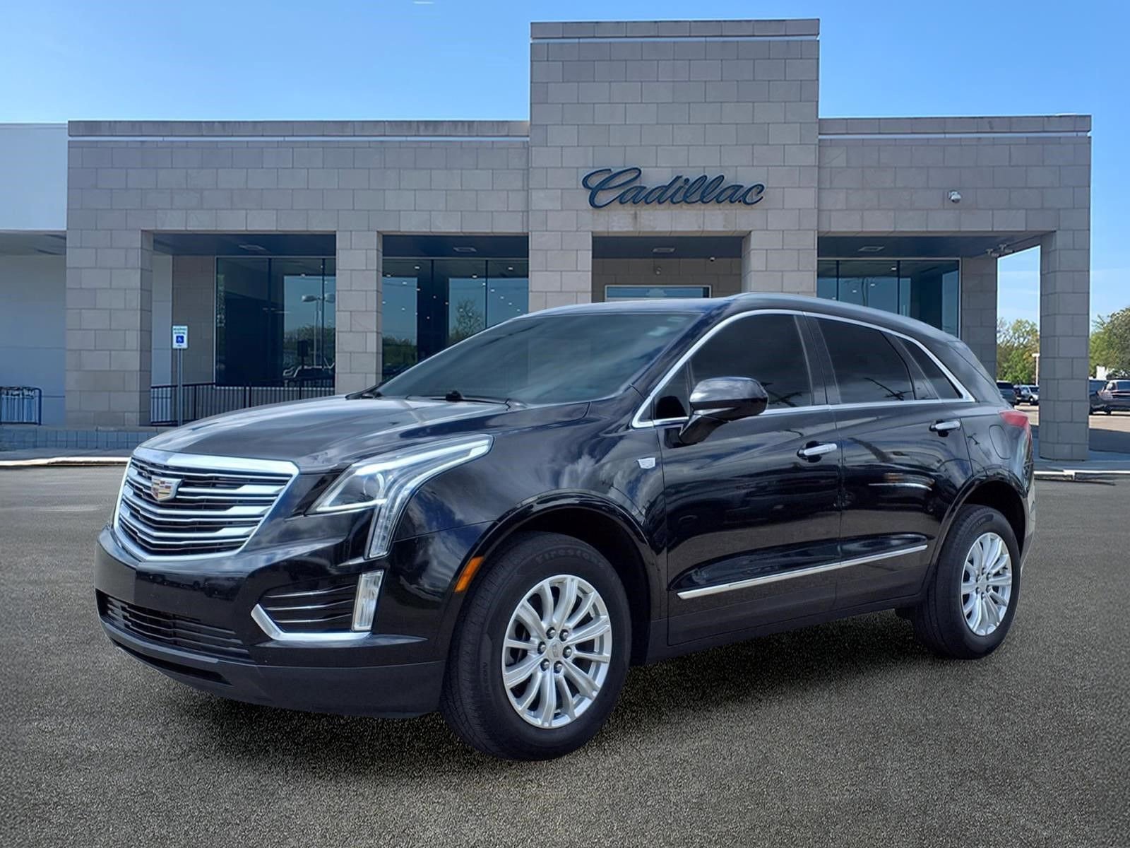 Used 2019 Cadillac XT5 FWD image 1