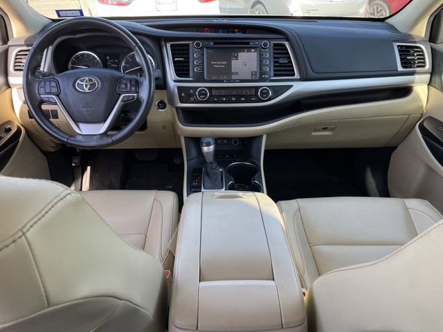 Used 2017 Toyota Highlander XLE image 10