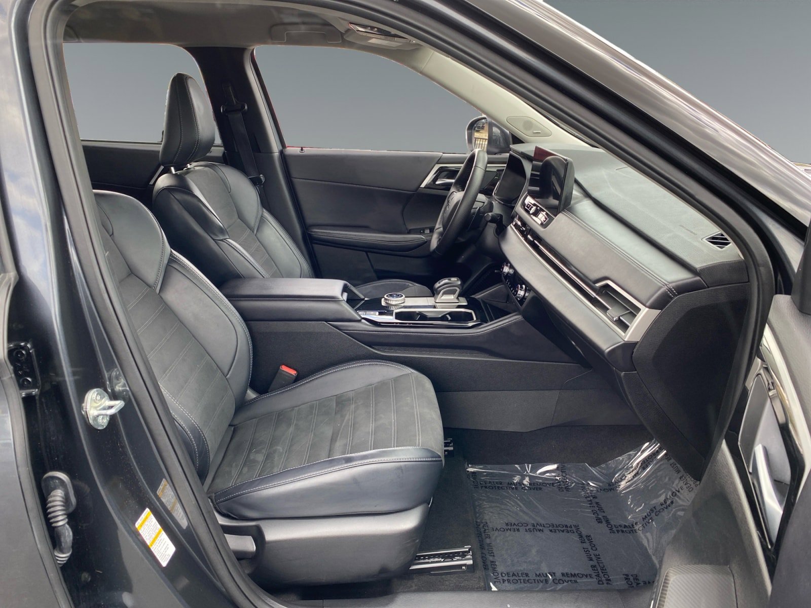 Used 2025 Mitsubishi Outlander AWD image 15