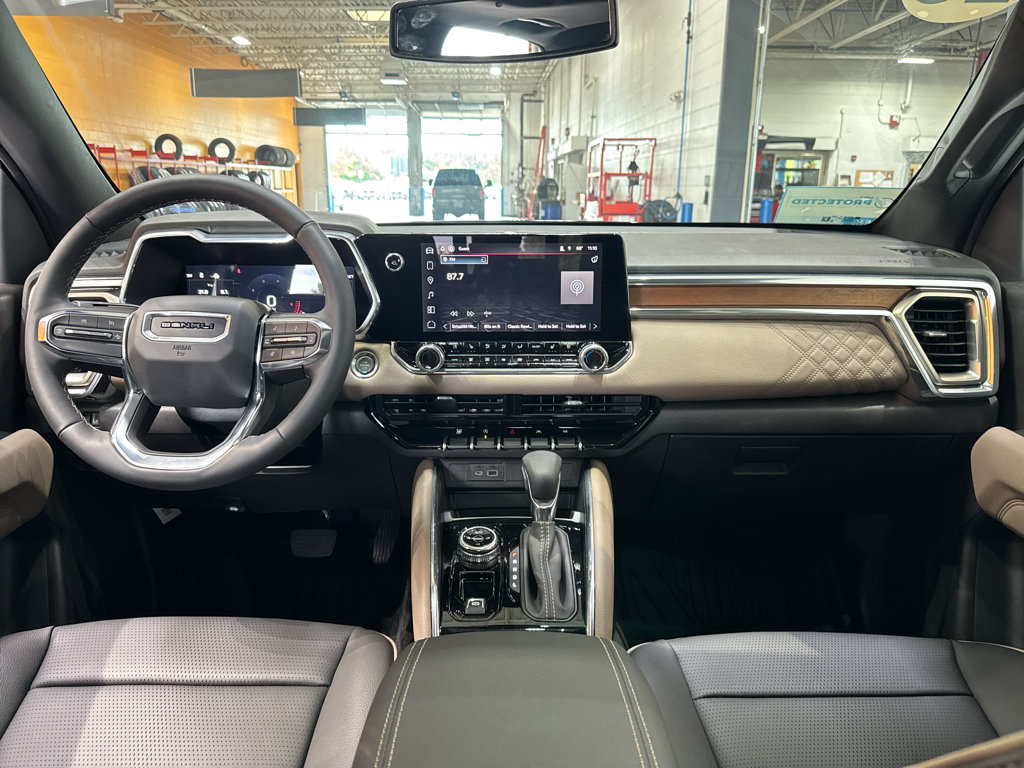 New 2026 GMC Canyon Denali w/ LPO, Denali Black Edition AWD/4WD image 14
