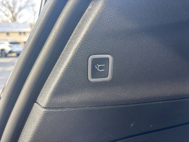 Used 2020 Chrysler Pacifica Touring w/ Advanced Safetytec Group image 9