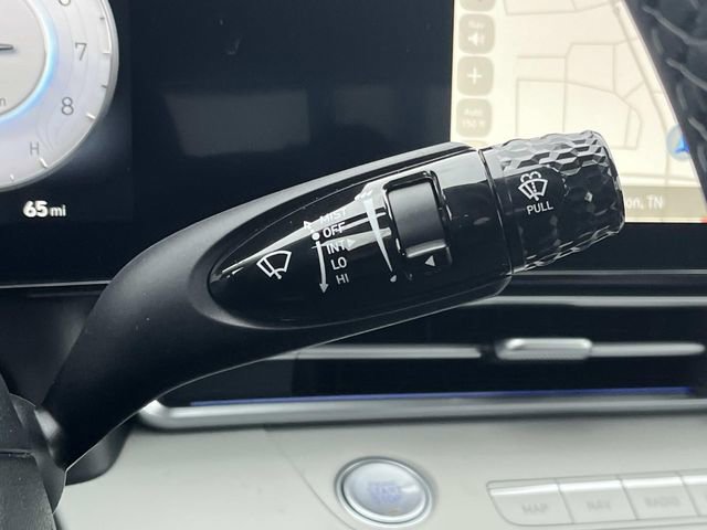 Used 2025 Hyundai Elantra Limited image 31