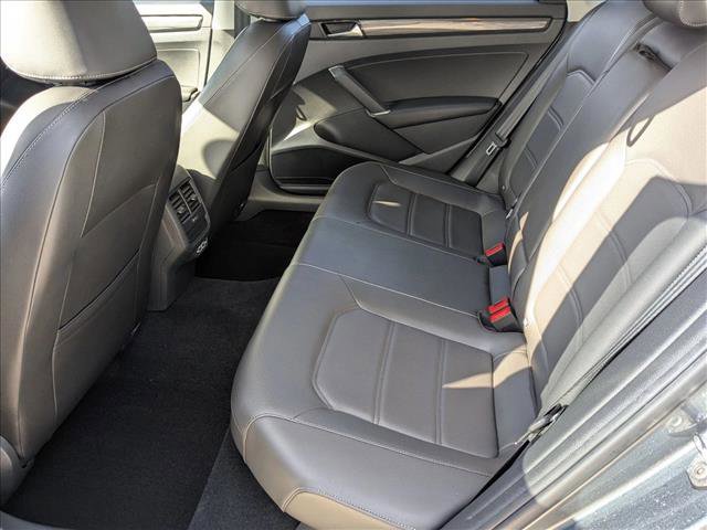 Used 2020 Volkswagen Passat 2.0T R-Line image 19