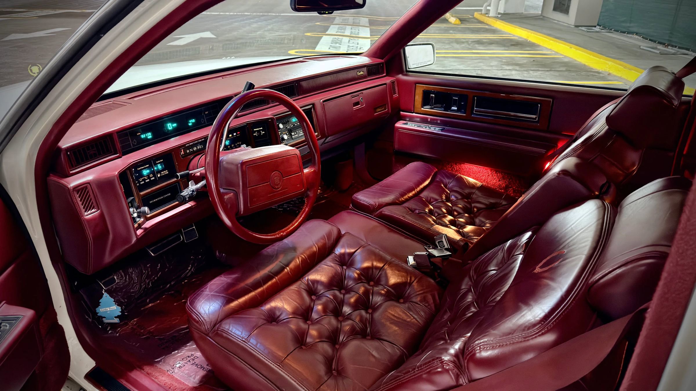 Used 1991 Cadillac Fleetwood Coupe image 15