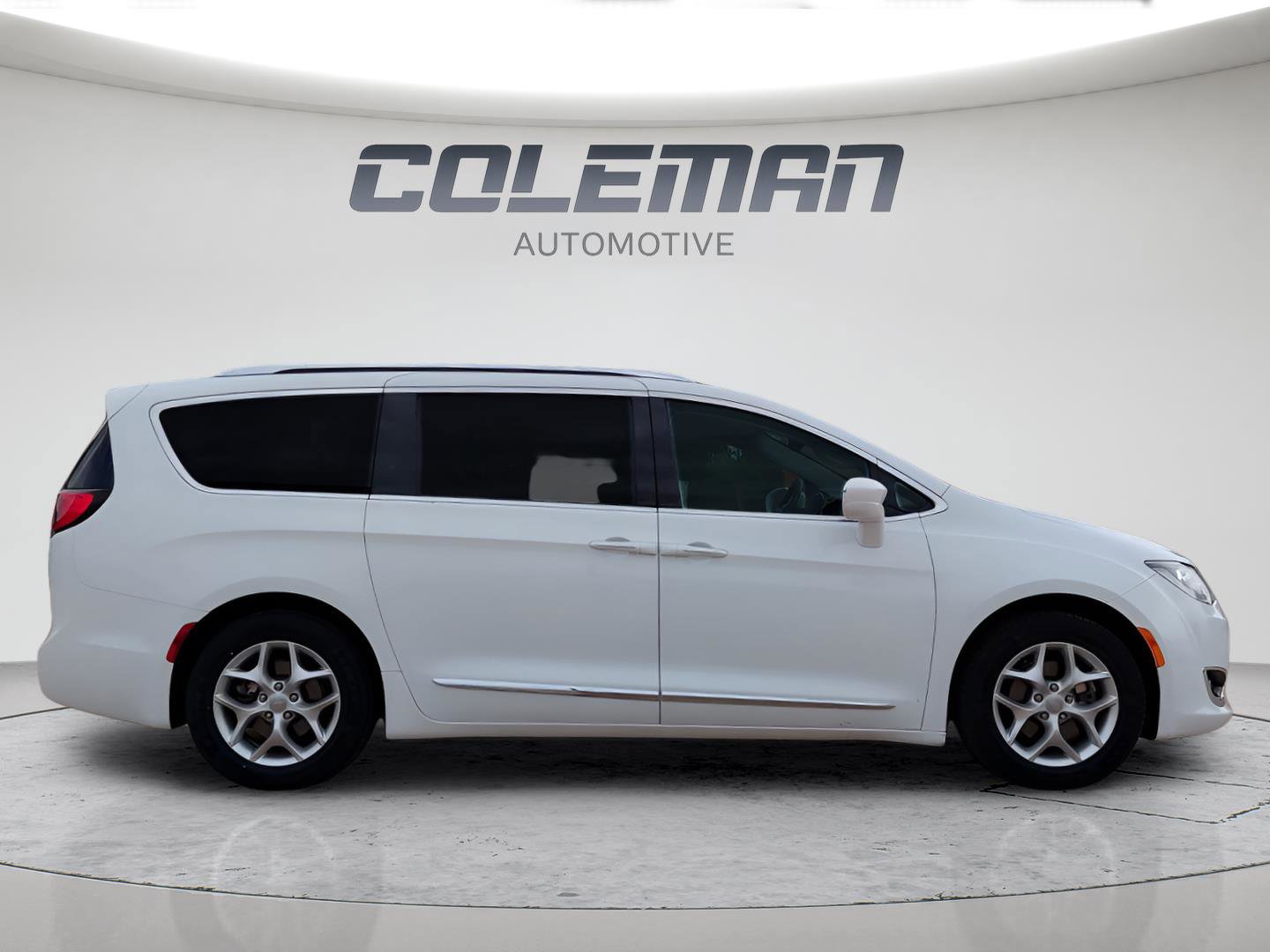 Used 2019 Chrysler Pacifica Touring-L Plus w/ Tire & Wheel Group FWD image 6
