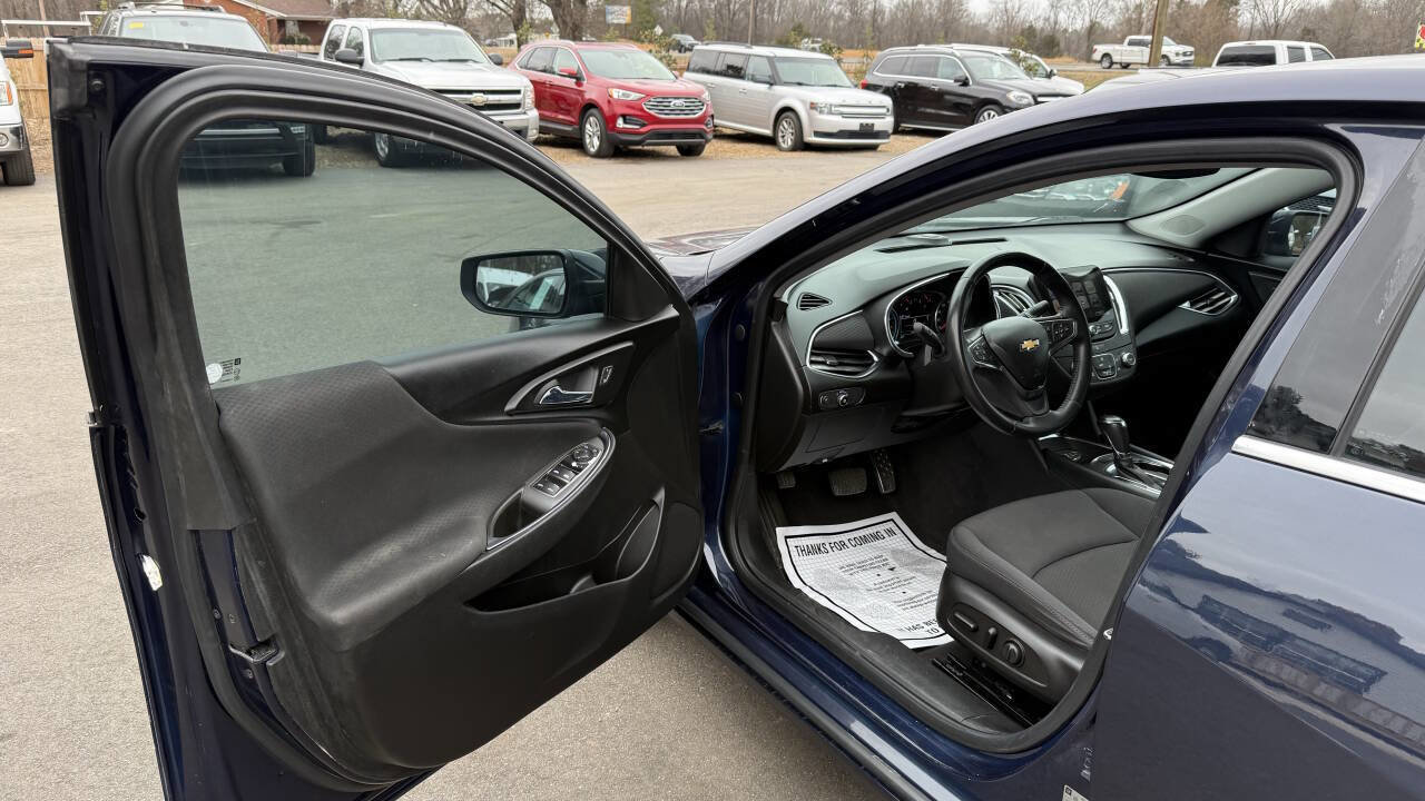 Used 2017 Chevrolet Malibu LT image 11