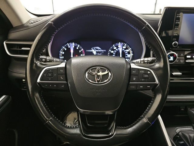 Used 2020 Toyota Highlander XLE image 19