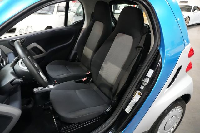Used 2015 smart fortwo pure image 11