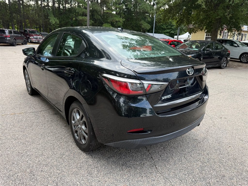 Used 2019 Toyota Yaris LE FWD image 8
