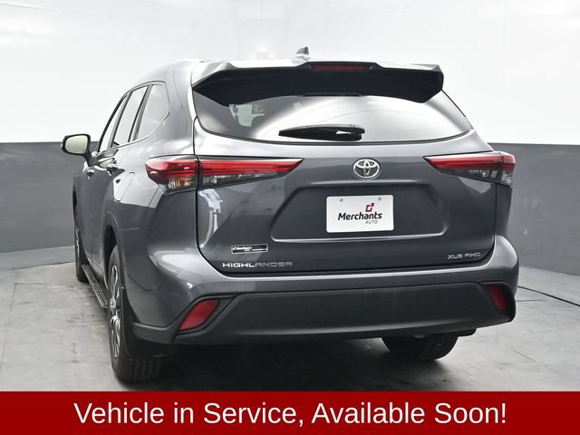 Used 2023 Toyota Highlander XLE AWD/4WD image 5