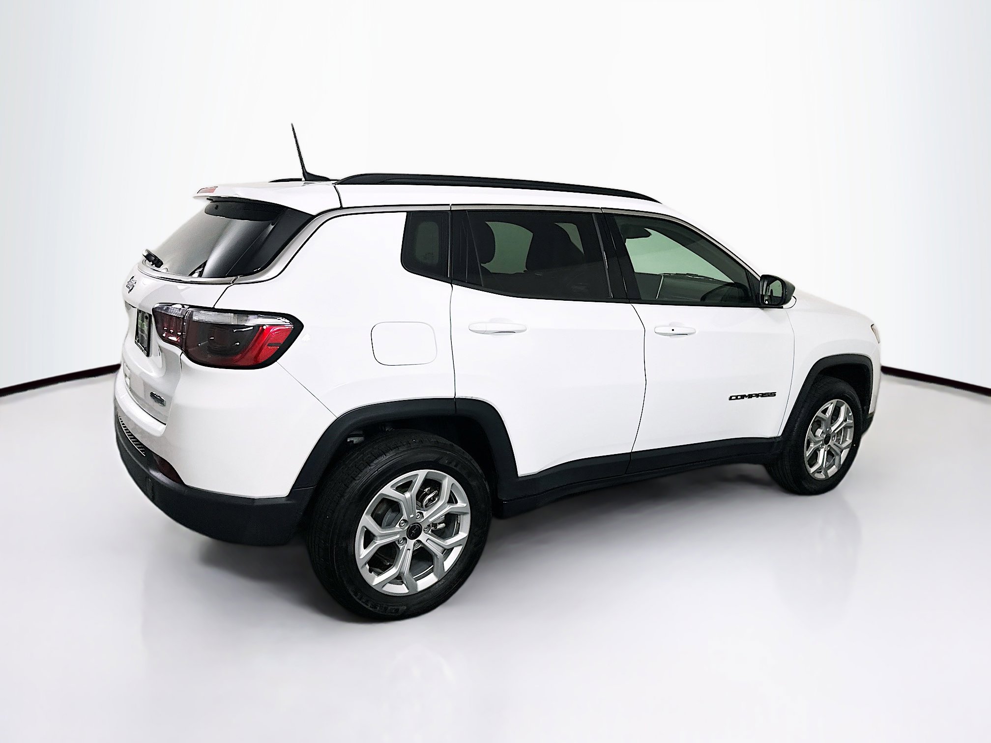 Used 2025 Jeep Compass Latitude image 9