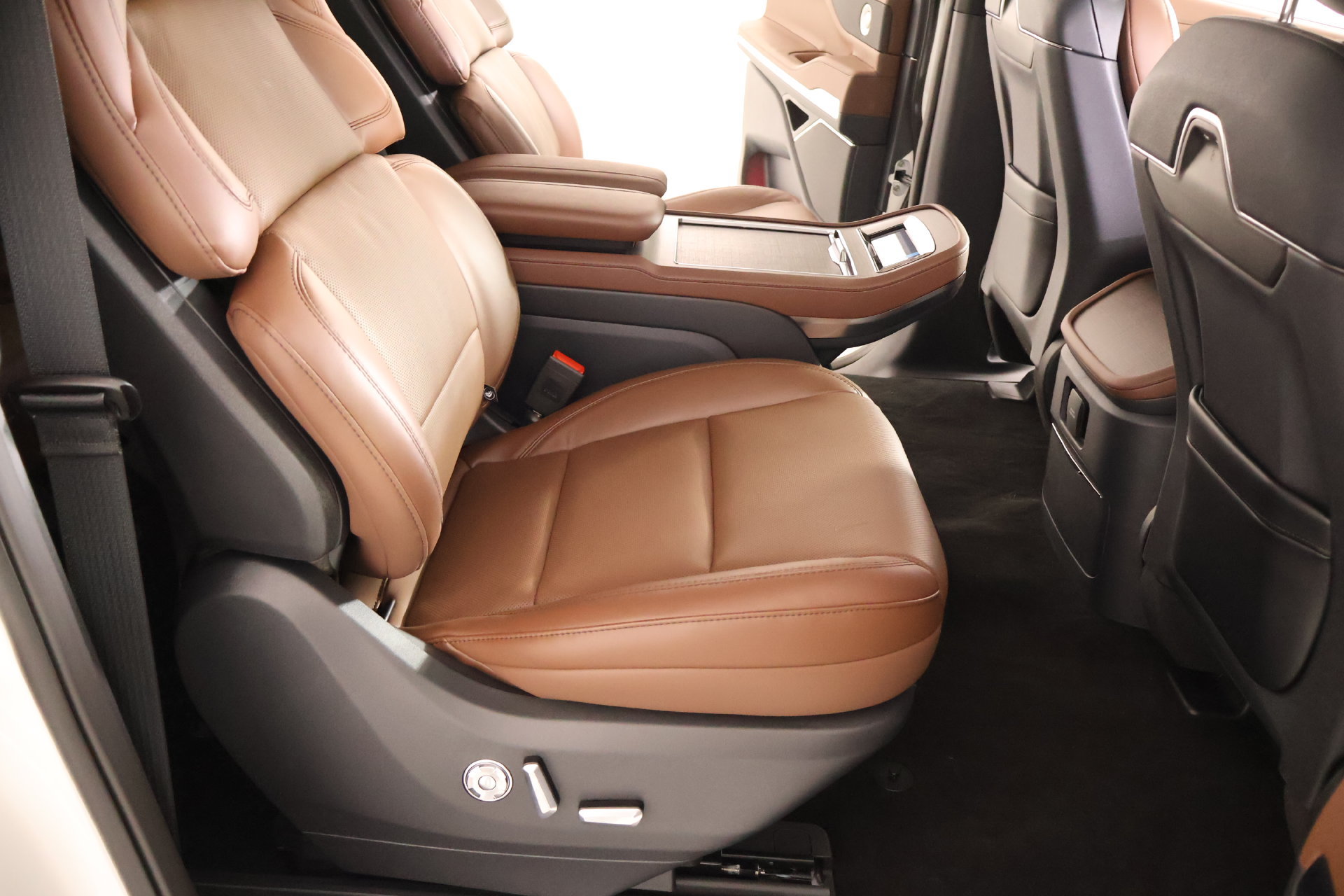 New 2027 Lincoln Navigator L Reserve AWD/4WD image 16