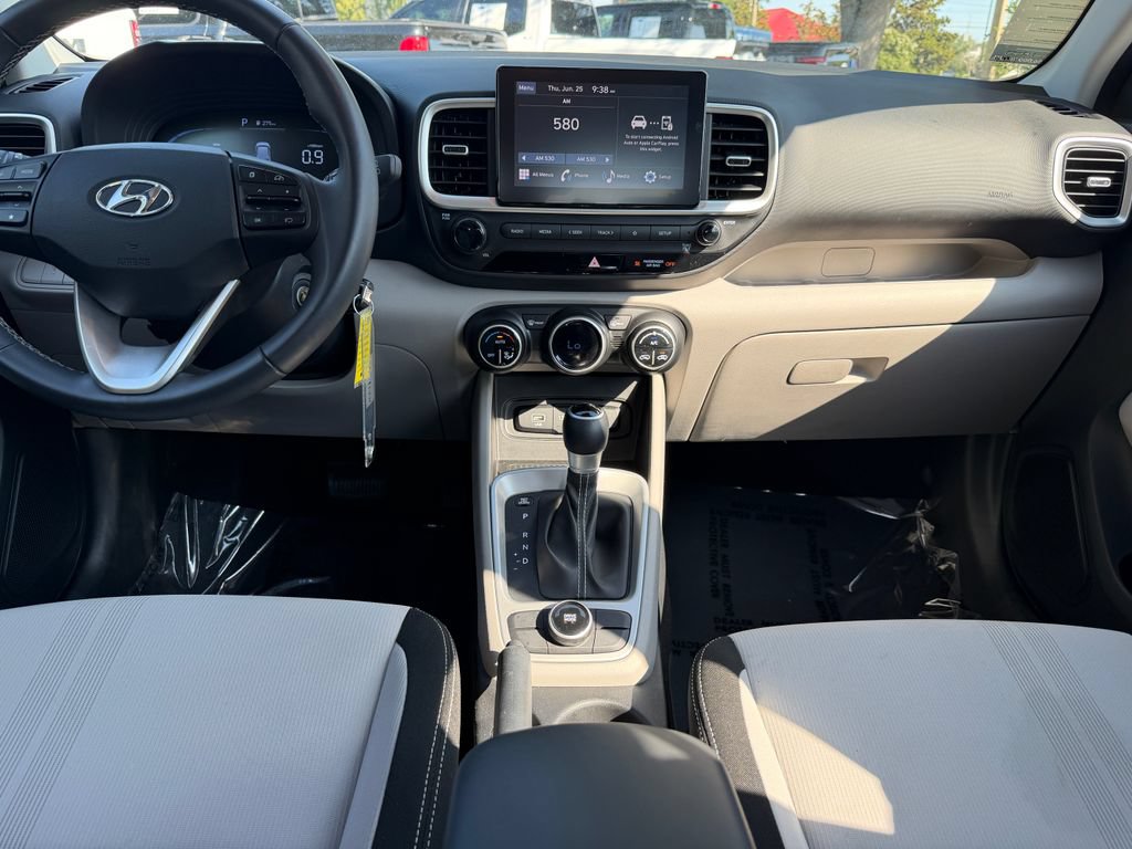 Used 2023 Hyundai Venue SEL FWD image 12
