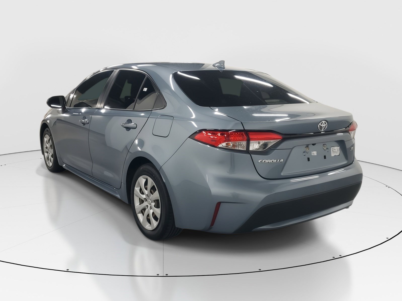 Used 2021 Toyota Corolla LE image 6