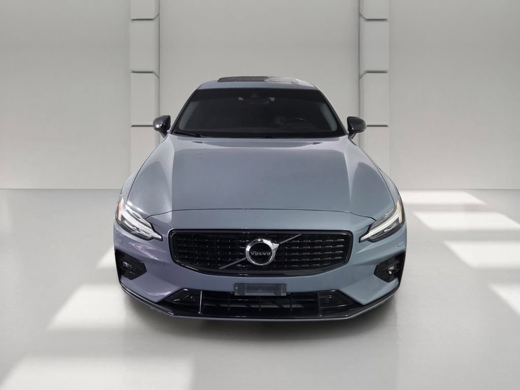 Used 2022 Volvo S60 B5 Momentum AWD/4WD image 3