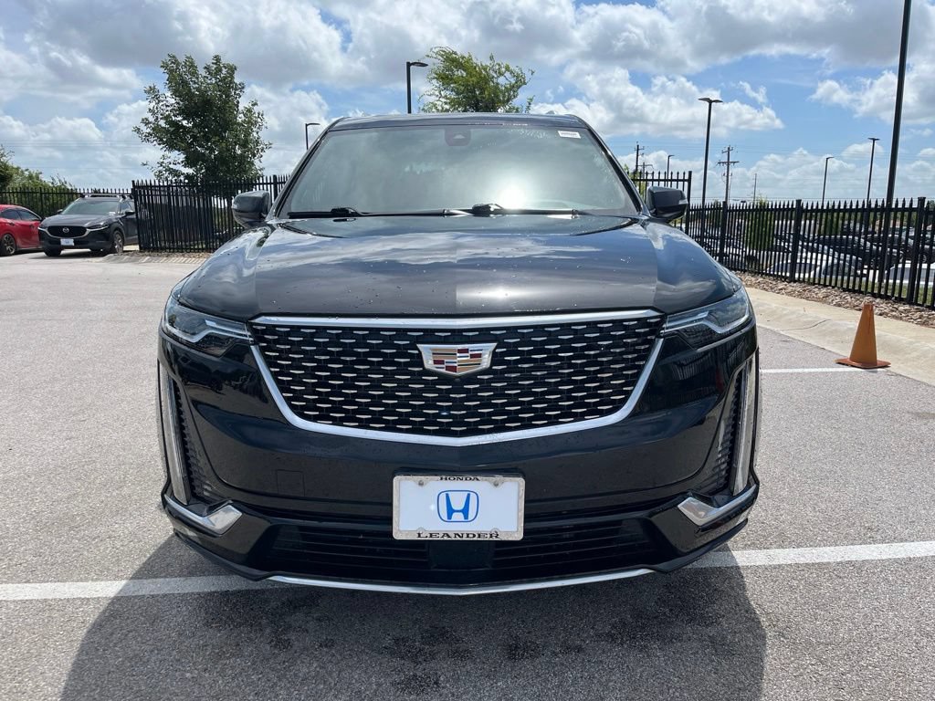 Used 2023 Cadillac XT6 Premium Luxury w/ Technology Package FWD image 2