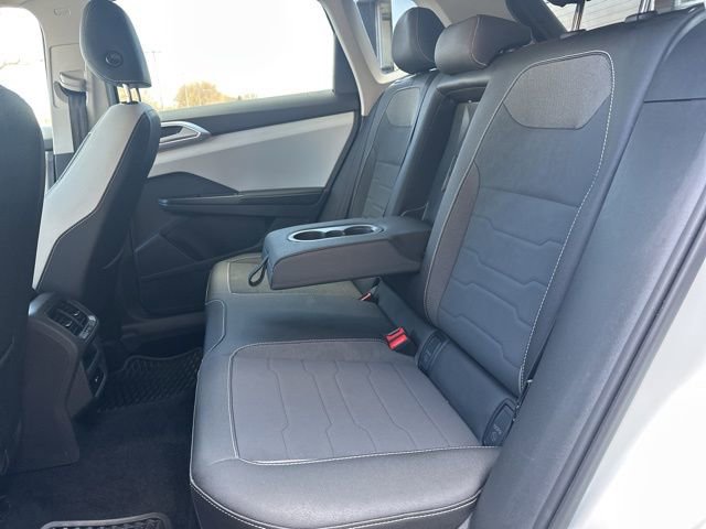 Used 2025 Volkswagen Taos SE image 5