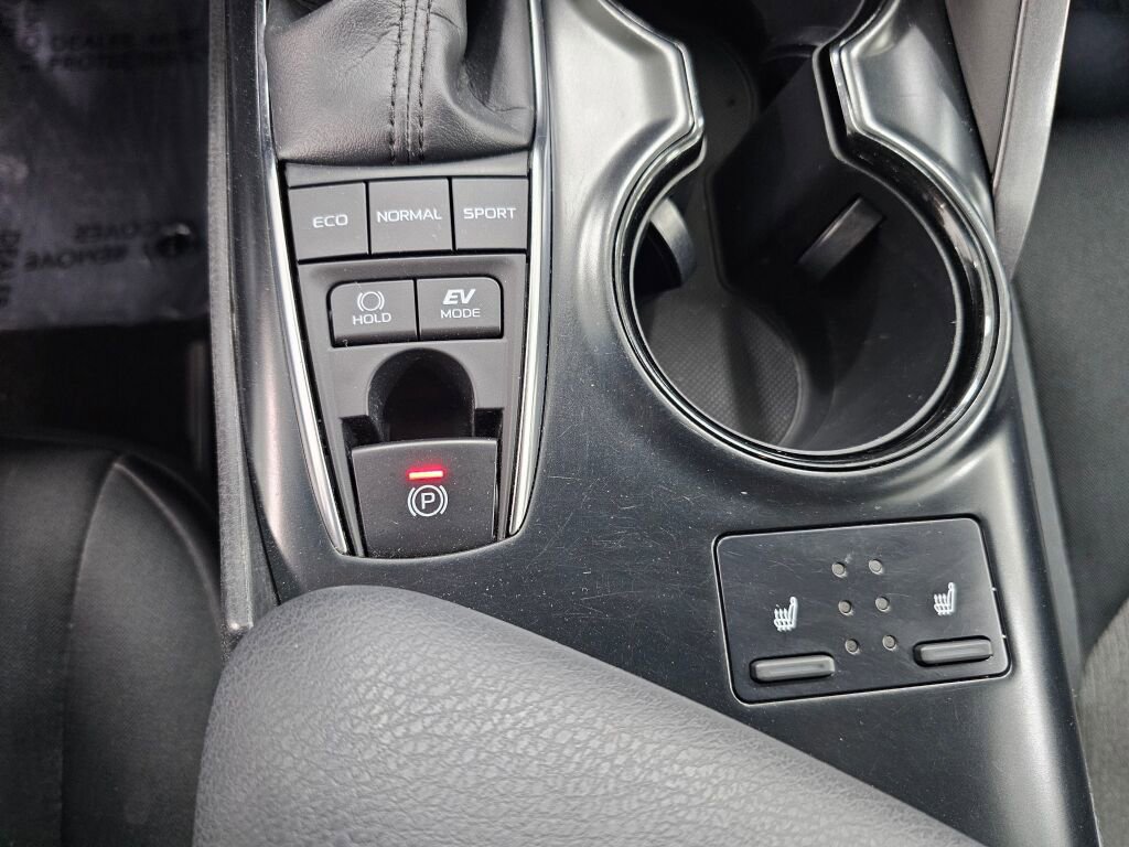 Used 2018 Toyota Camry LE image 25