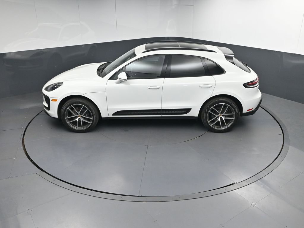 Used 2023 Porsche Macan AWD/4WD image 34