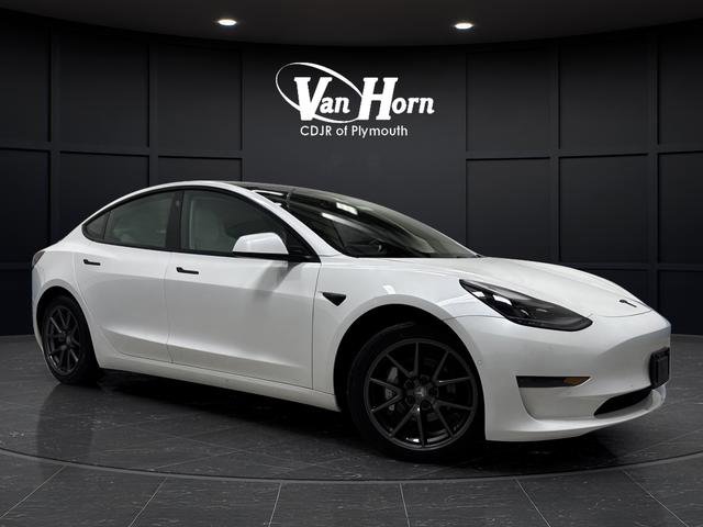 Used 2021 Tesla Model 3 Standard Range Plus image 1