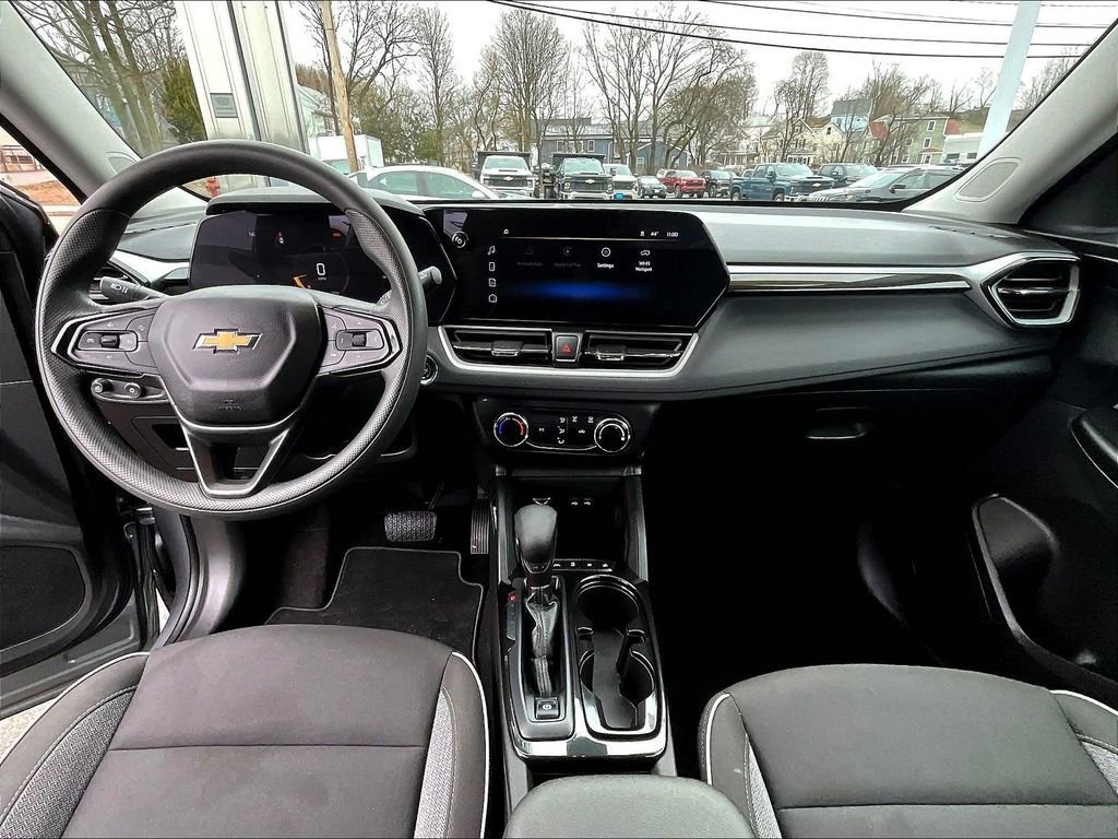 Used 2024 Chevrolet TrailBlazer LS FWD image 21