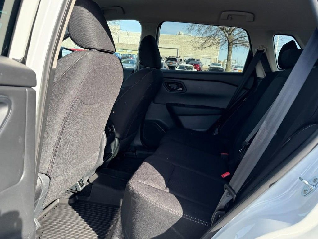 Used 2025 Nissan Rogue S image 10