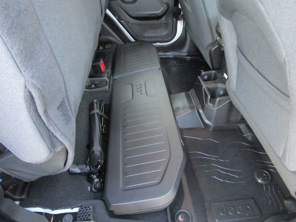 Used 2024 Jeep Gladiator Willys image 25