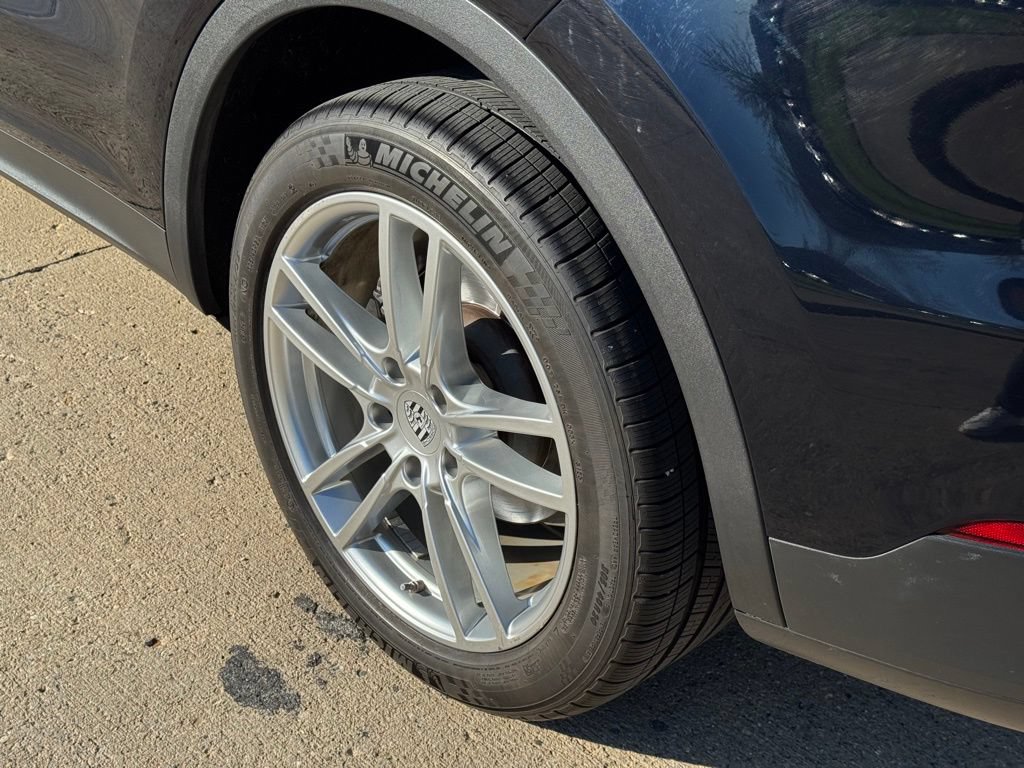 Certified 2023 Porsche Cayenne AWD/4WD image 35