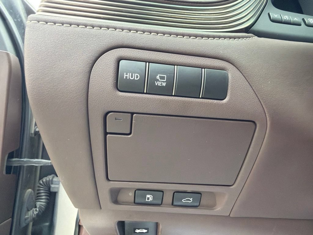Used 2019 Lexus LS 500 w/ Interior Upgrade Package RWD image 28
