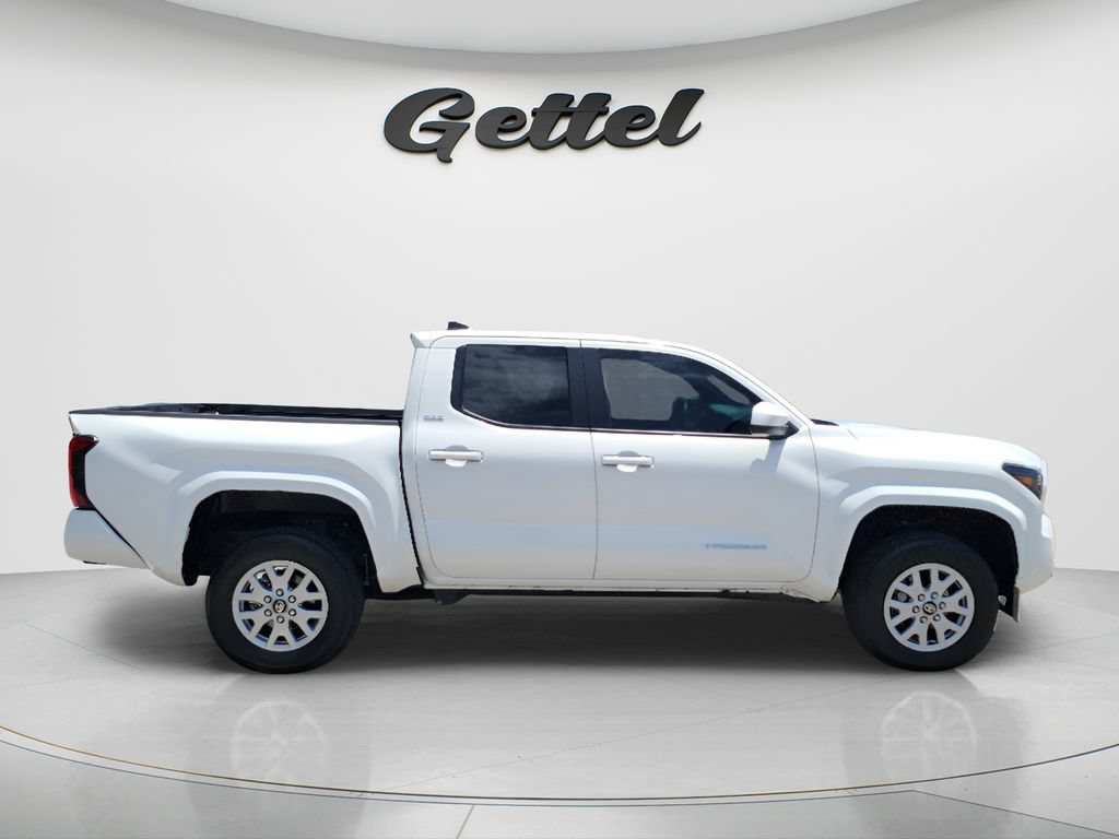 Certified 2025 Toyota Tacoma SR5 AWD/4WD image 4