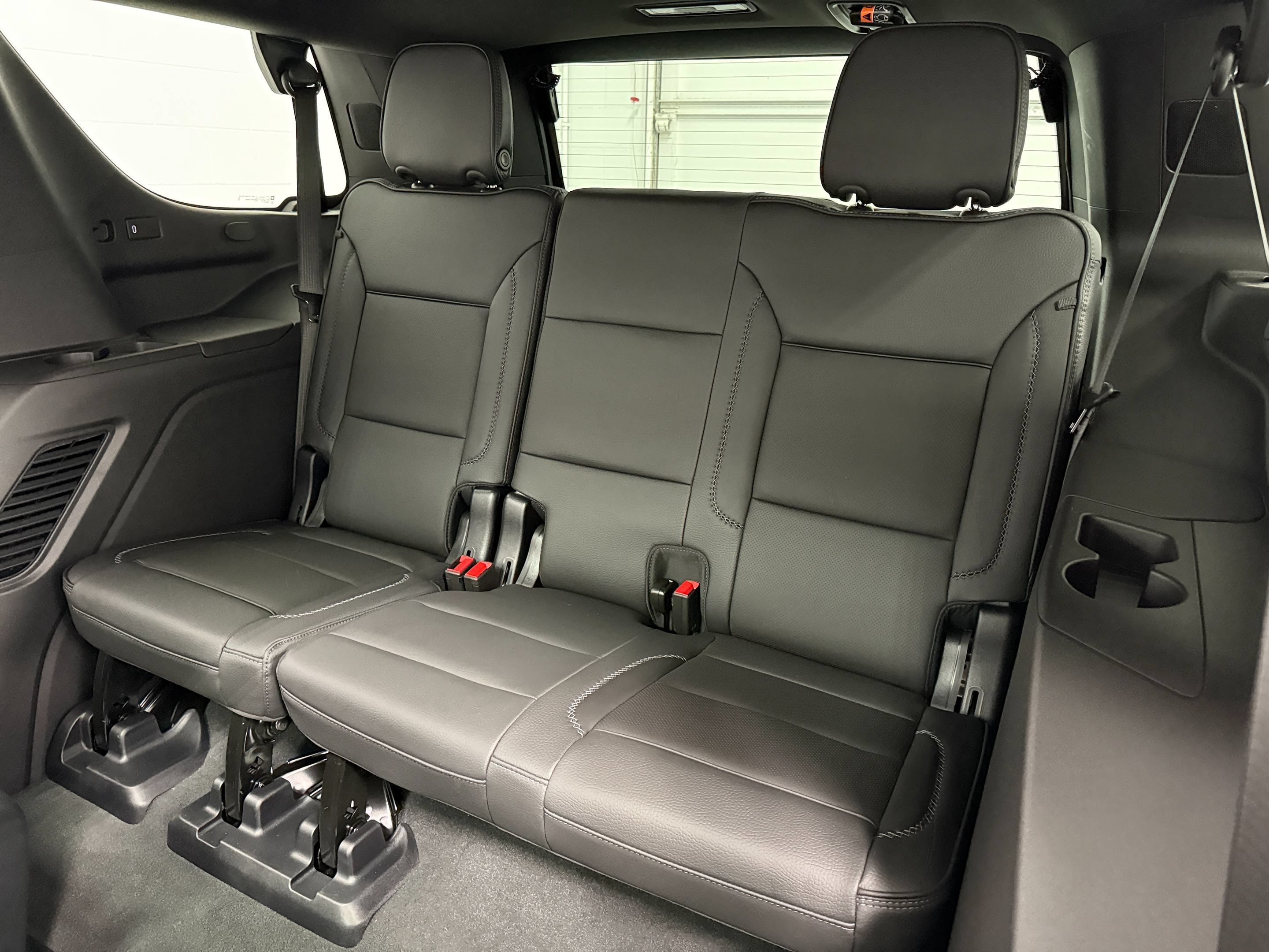 Used 2025 GMC Yukon Denali w/ Sun & Power Step Package AWD/4WD image 17