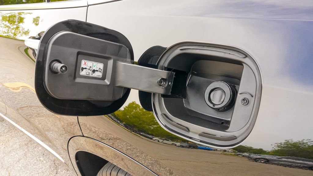 Certified 2025 Cadillac XT6 Premium Luxury w/ Platinum Package image 10