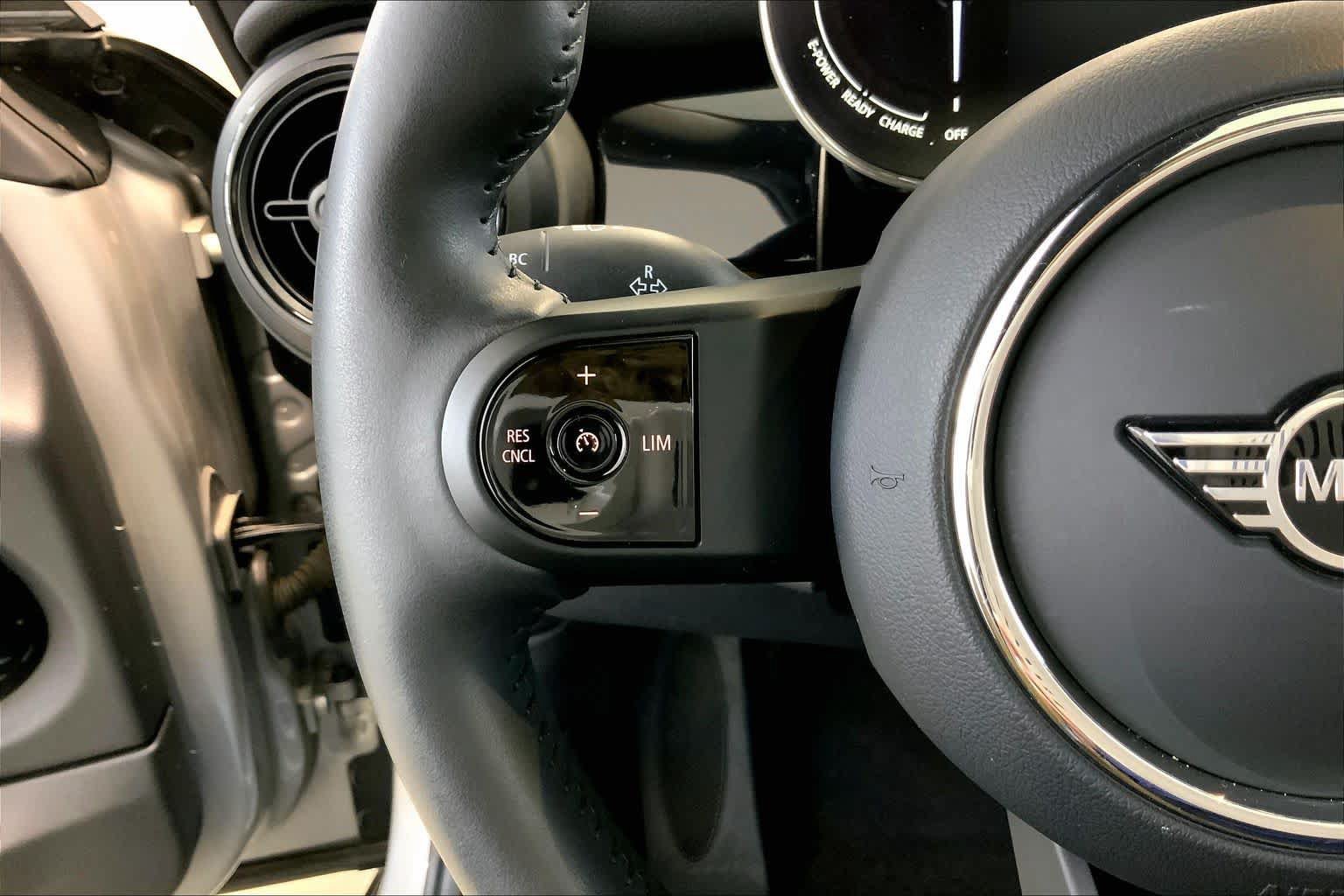 Used 2024 MINI Cooper SE w/ Signature Upholstery Package FWD image 23